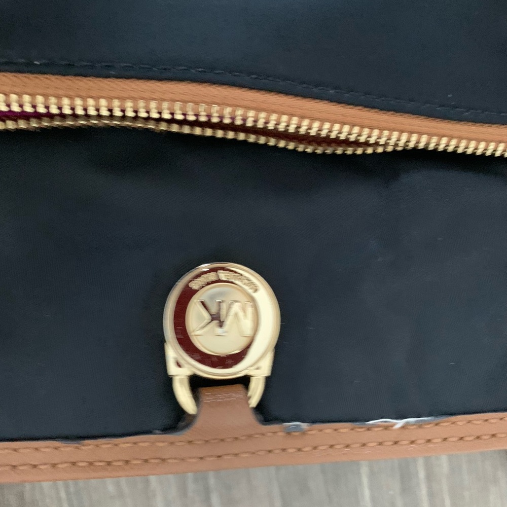 Michael Kors Vinyl Tan Messenger Crossbody Bag Purse W/Leather Adjustable Strap - Picture 9 of 11